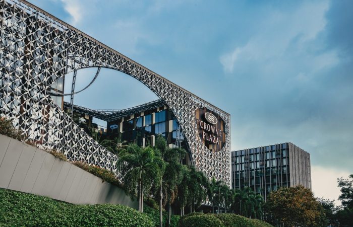 Hotels That Offer Free Airport Transfers and VIP Perks